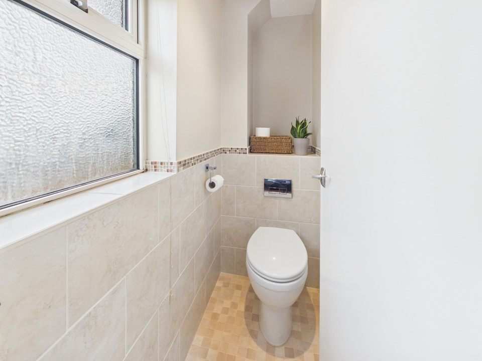 3 bed semi-detached house for sale in Farhalls Crescent, Horsham, West Sussex  - Property Image 15