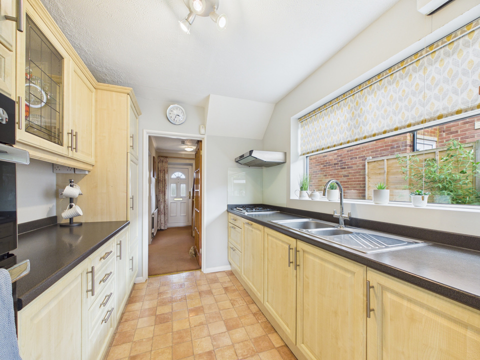 3 bed semi-detached house for sale in Farhalls Crescent, Horsham, West Sussex  - Property Image 13