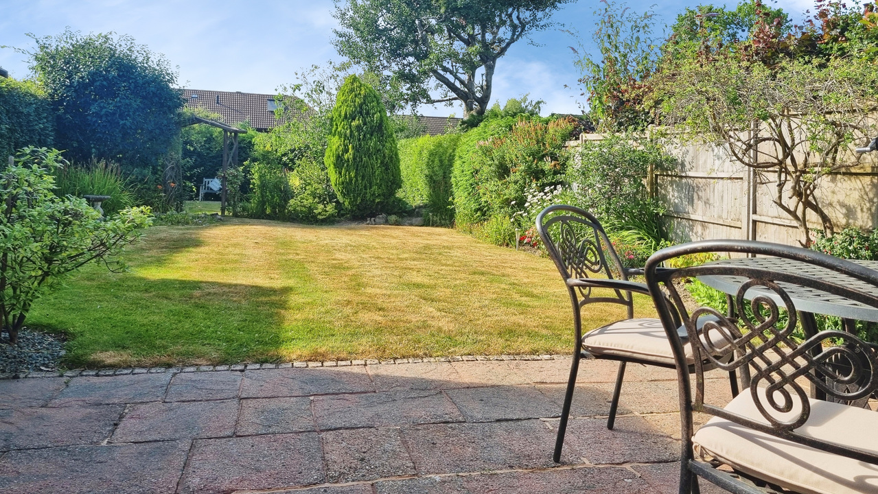 3 bed semi-detached house for sale in Farhalls Crescent, Horsham, West Sussex  - Property Image 16