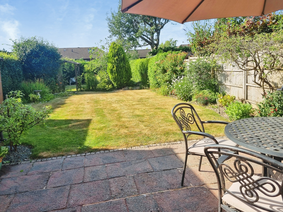 3 bed semi-detached house for sale in Farhalls Crescent, Horsham, West Sussex  - Property Image 17