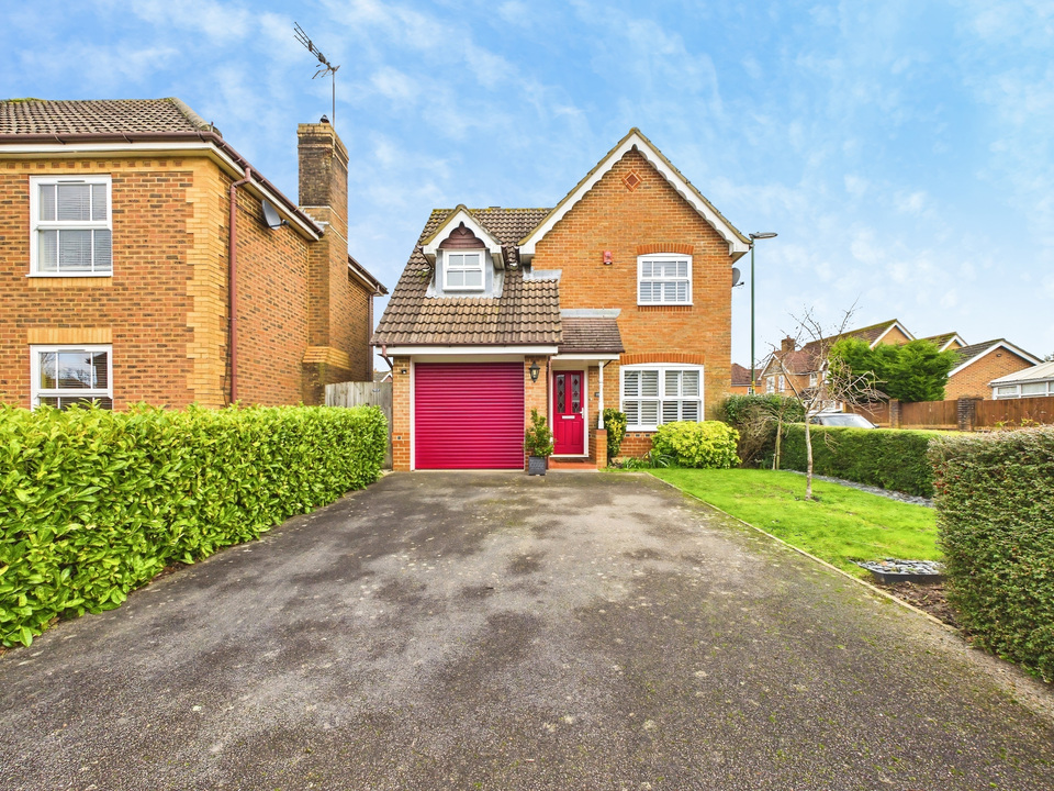 3 bed detached house for sale in Elgar Way, Horsham, West Sussex