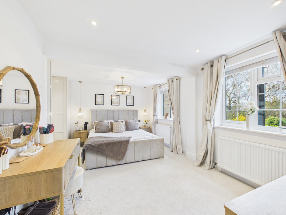 5 bed detached house for sale in St. Hughs Close, Crawley, West Sussex  - Property Image 16