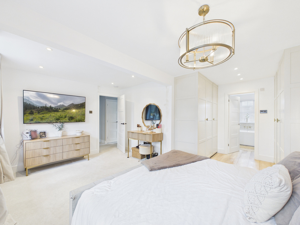 5 bed detached house for sale in St. Hughs Close, Crawley, West Sussex  - Property Image 5