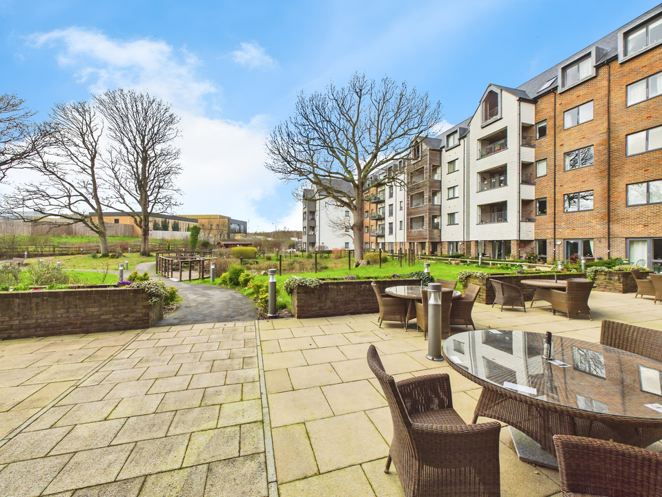 2 bed apartment for sale in The Boulevard, Horsham  - Property Image 11