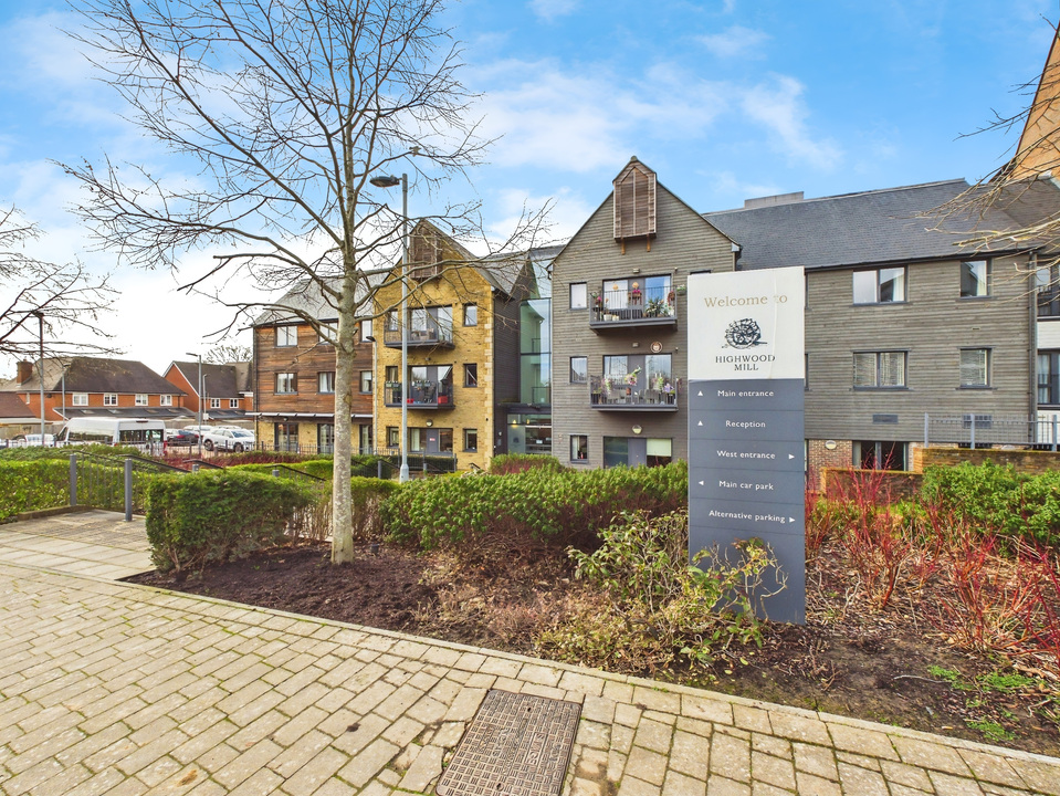 2 bed apartment for sale in The Boulevard, Horsham  - Property Image 1
