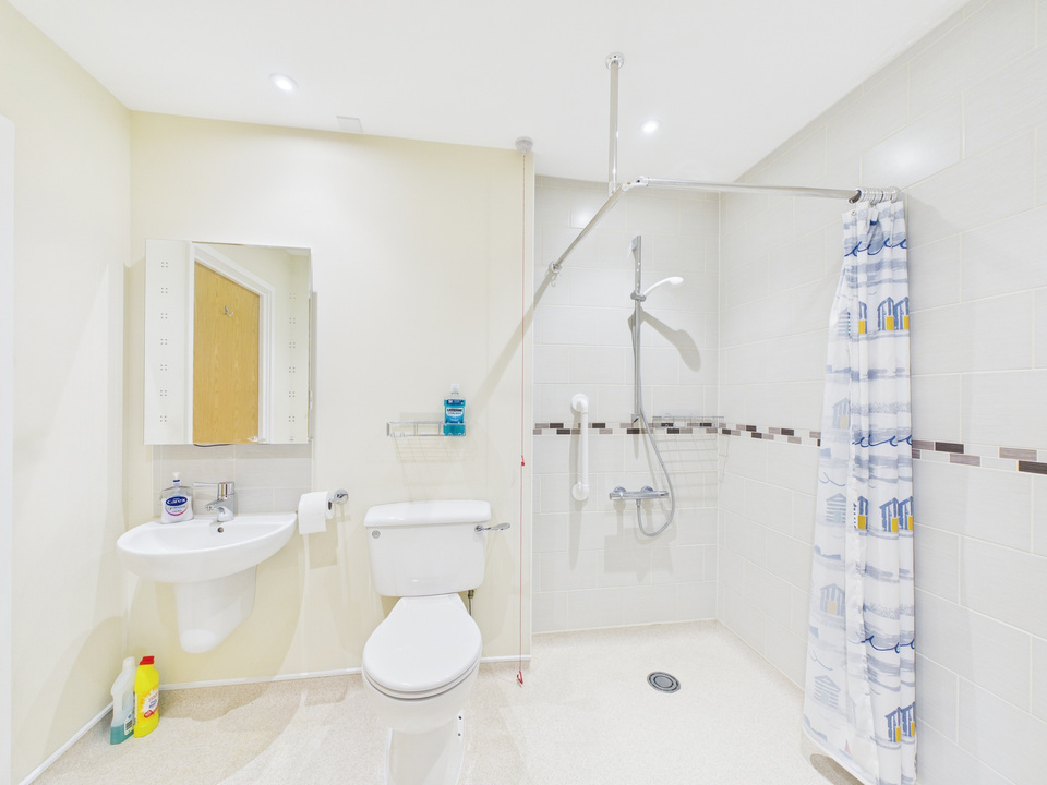 2 bed apartment for sale in The Boulevard, Horsham  - Property Image 6