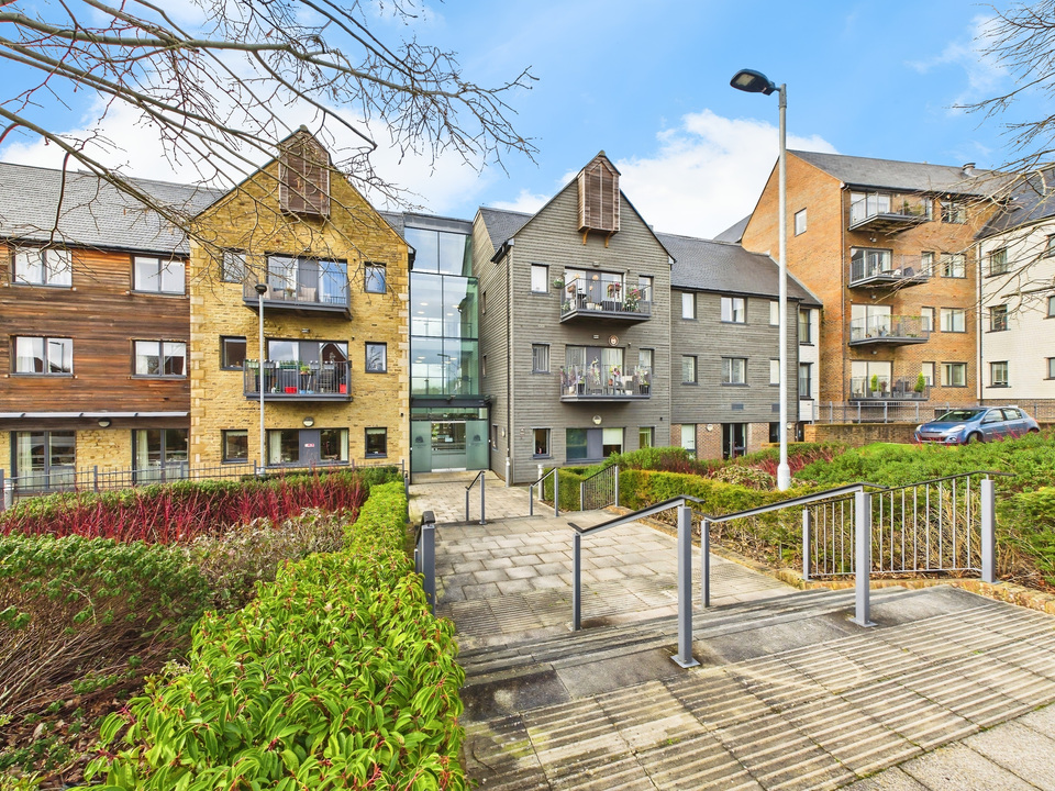 2 bed apartment for sale in The Boulevard, Horsham  - Property Image 9