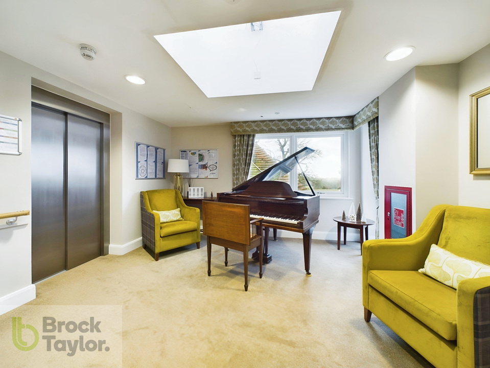 2 bed block of apartments for sale in Birchgrove Road, Horsted Keynes  - Property Image 5