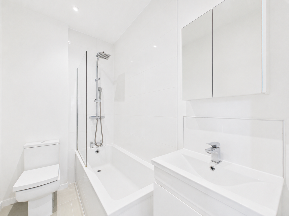 1 bed apartment for sale in Holmes Park, North Street, Horsham, RH12 1FA  - Property Image 5