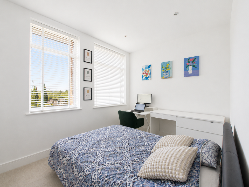 1 bed apartment for sale in Holmes Park, North Street, Horsham, RH12 1FA  - Property Image 4
