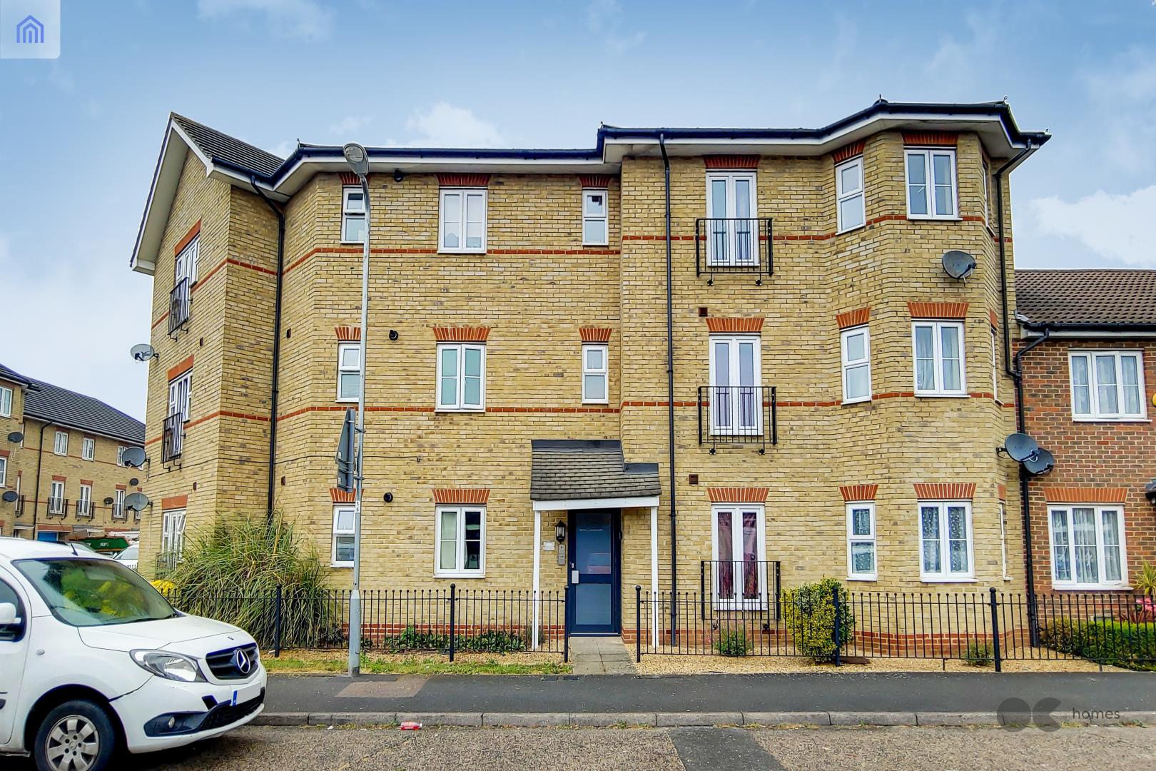 2 bed flat to rent in Paignton Close, Harold Wood RM3  - Property Image 3