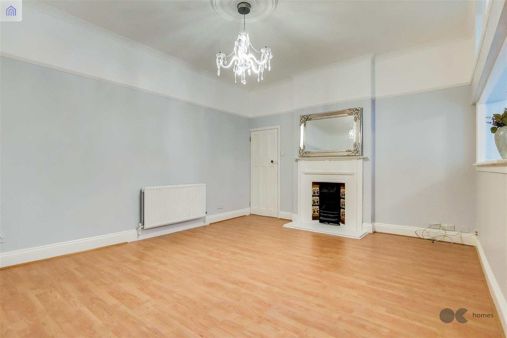 2 bed flat to rent in Hare Hall Lane, GIDEA PARK RM2  - Property Image 2