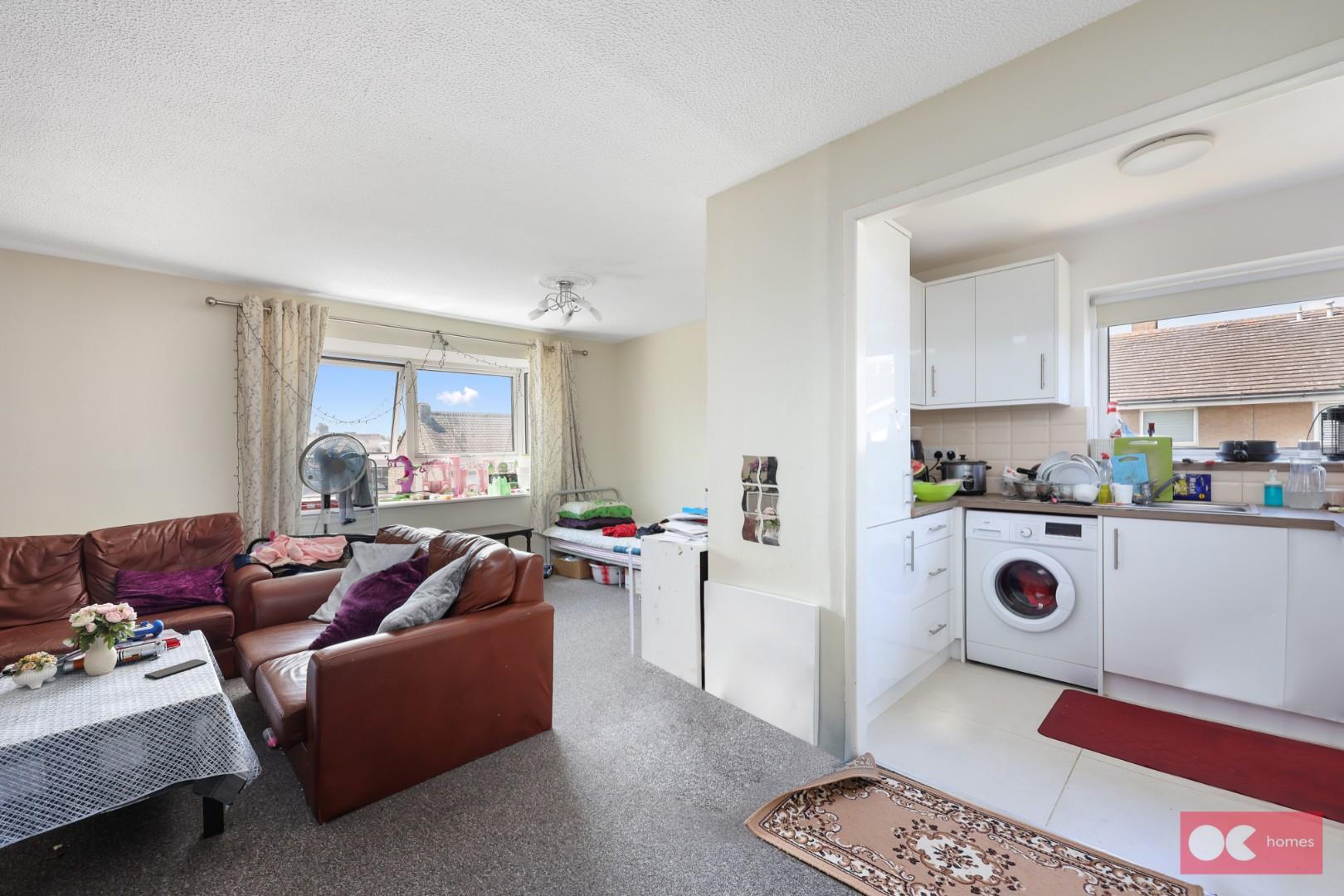 2 bed flat to rent in Wellington Road, EAST HAM E6  - Property Image 2