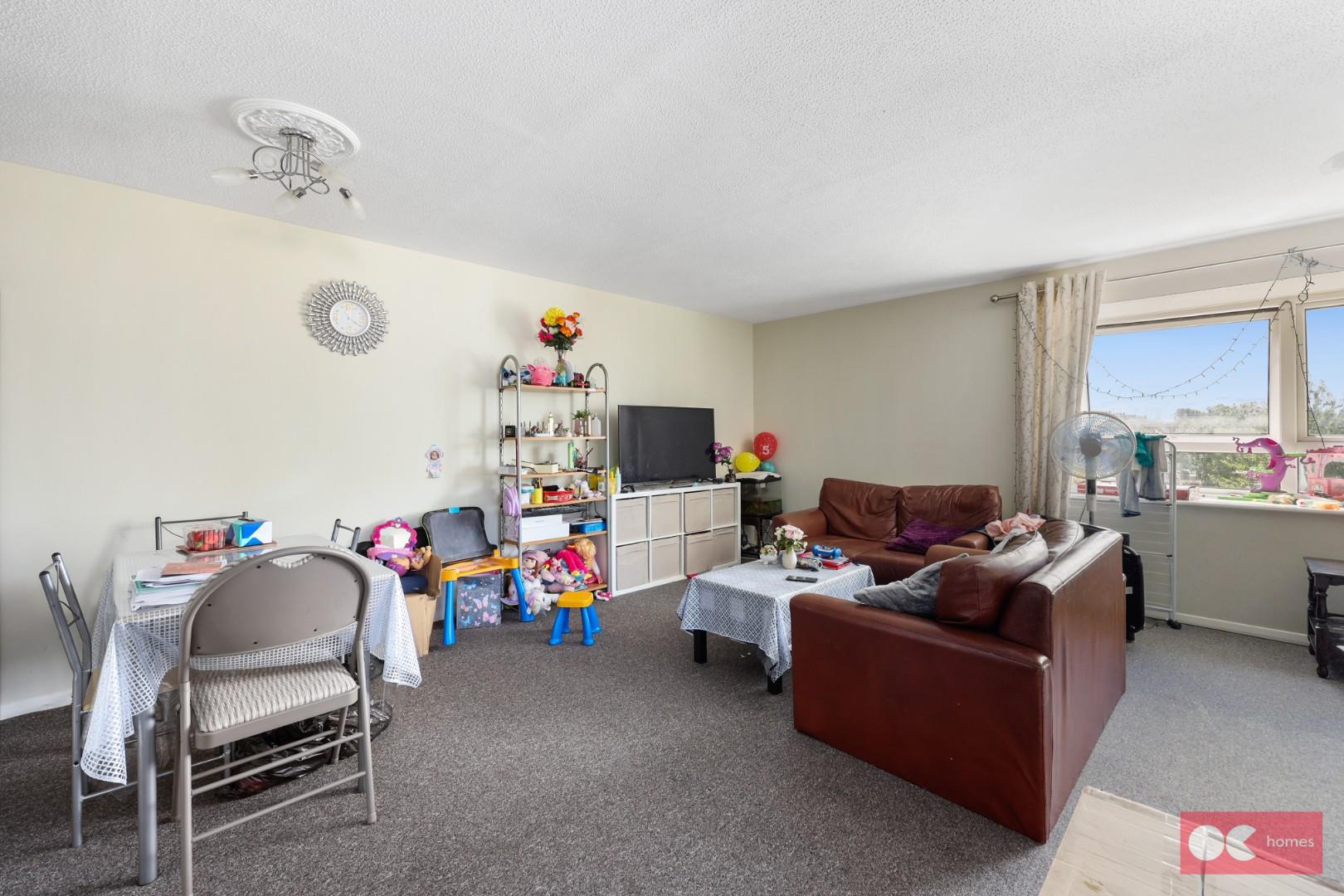 2 bed flat to rent in Wellington Road, EAST HAM E6  - Property Image 3