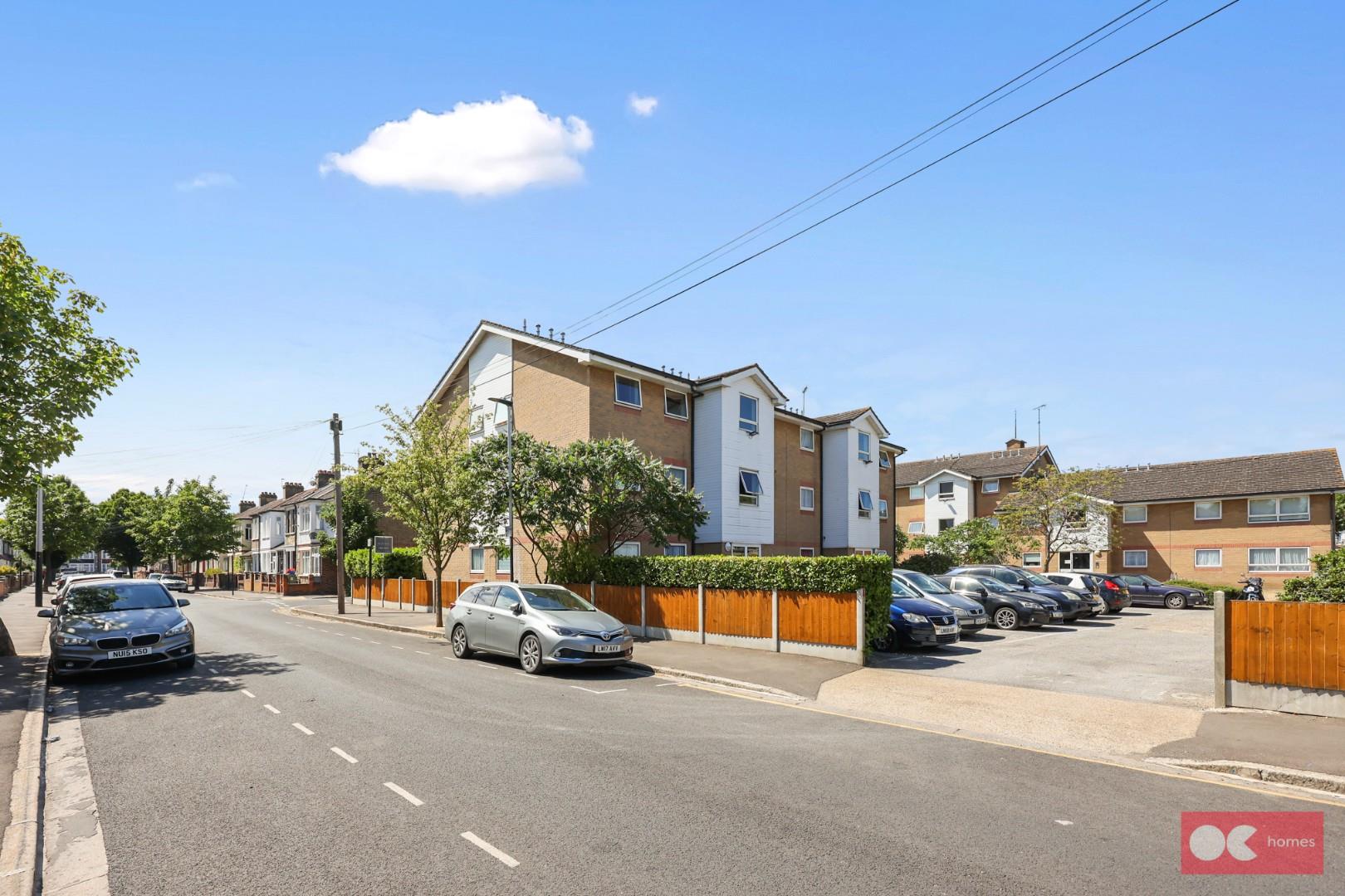 2 bed flat to rent in Wellington Road, EAST HAM E6  - Property Image 10