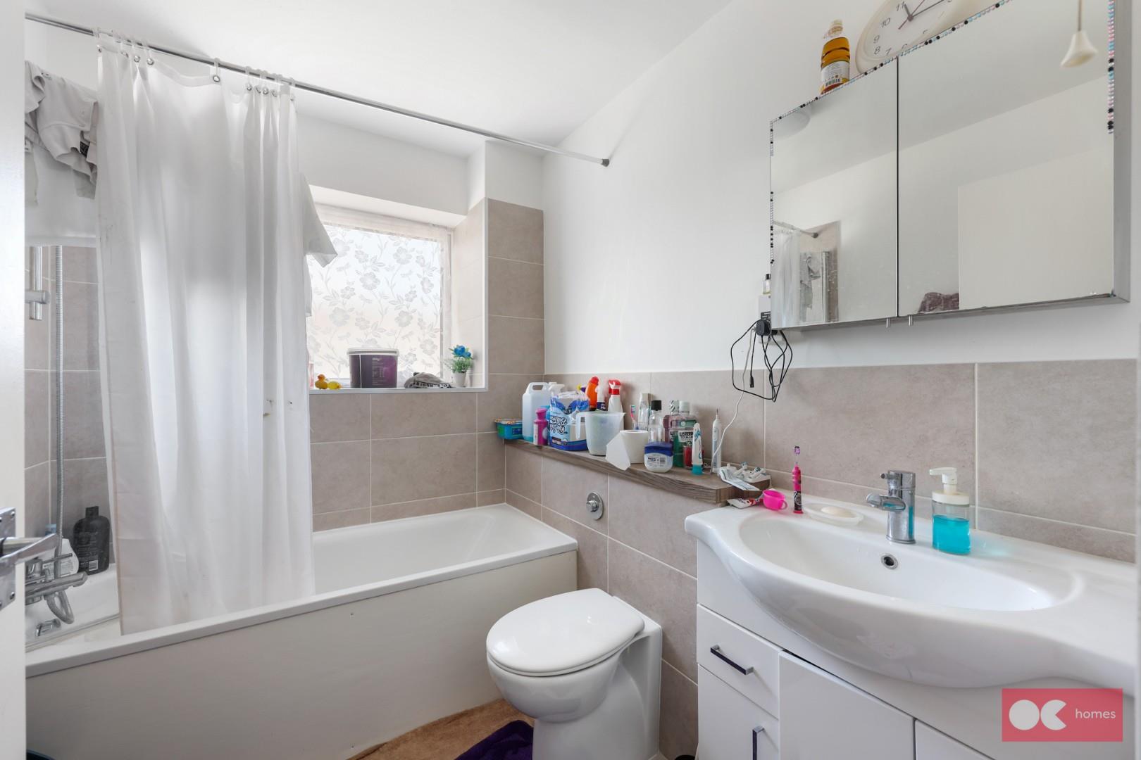 2 bed flat to rent in Wellington Road, EAST HAM E6  - Property Image 5