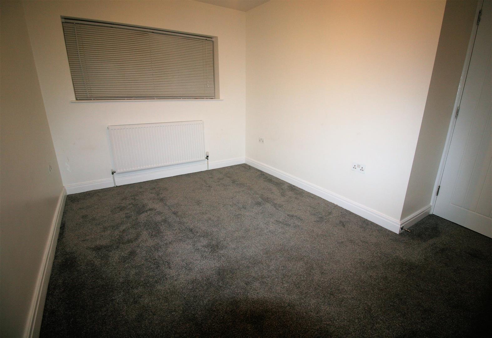 3 bed end of terrace house to rent in Noak Hill Road, Romford RM3  - Property Image 4