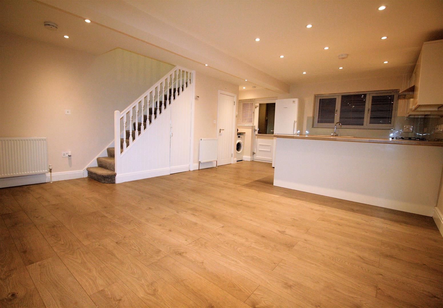 3 bed end of terrace house to rent in Noak Hill Road, Romford RM3