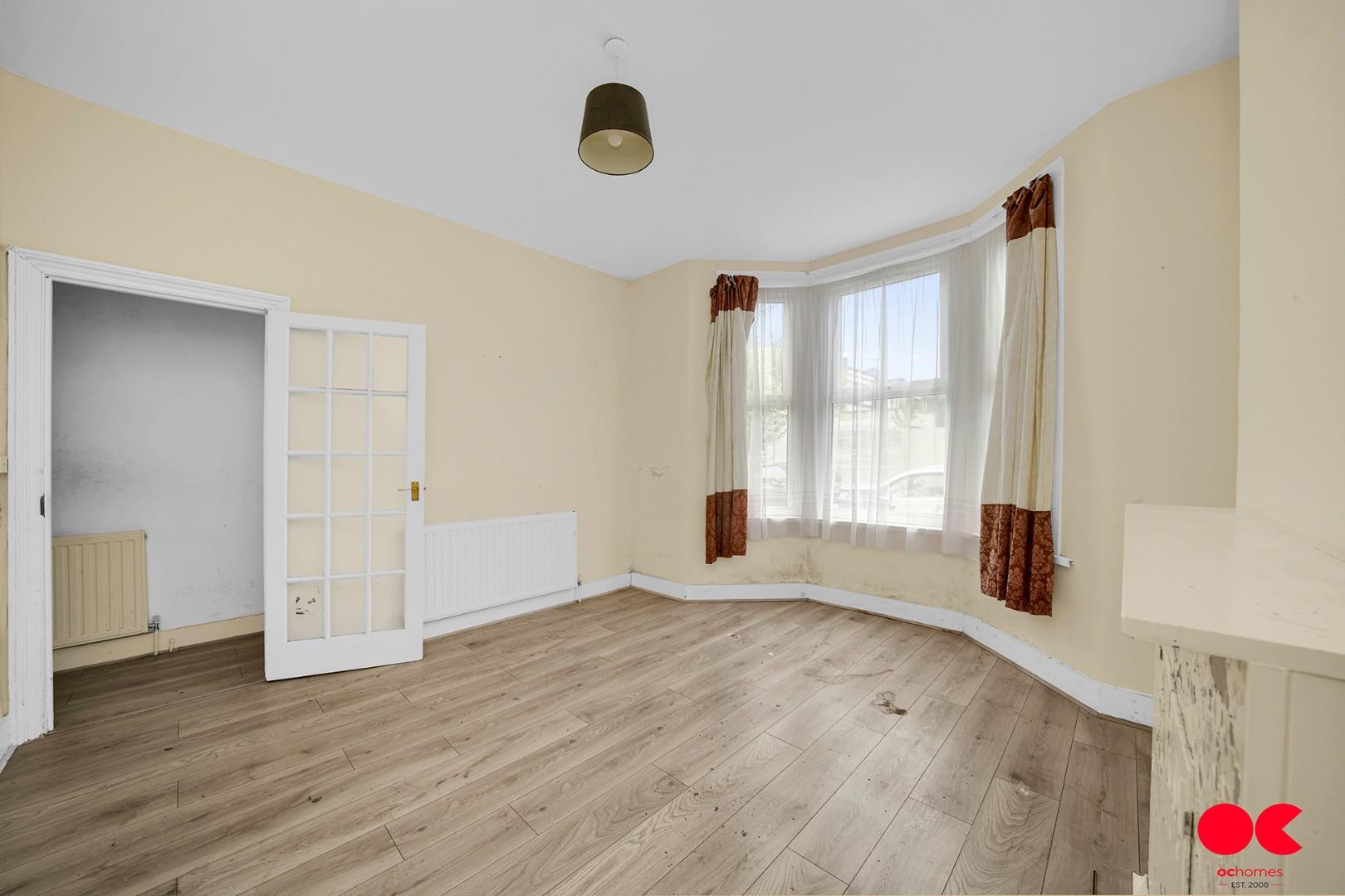 2 bed flat for sale in Murchison Road, Leyton  - Property Image 2