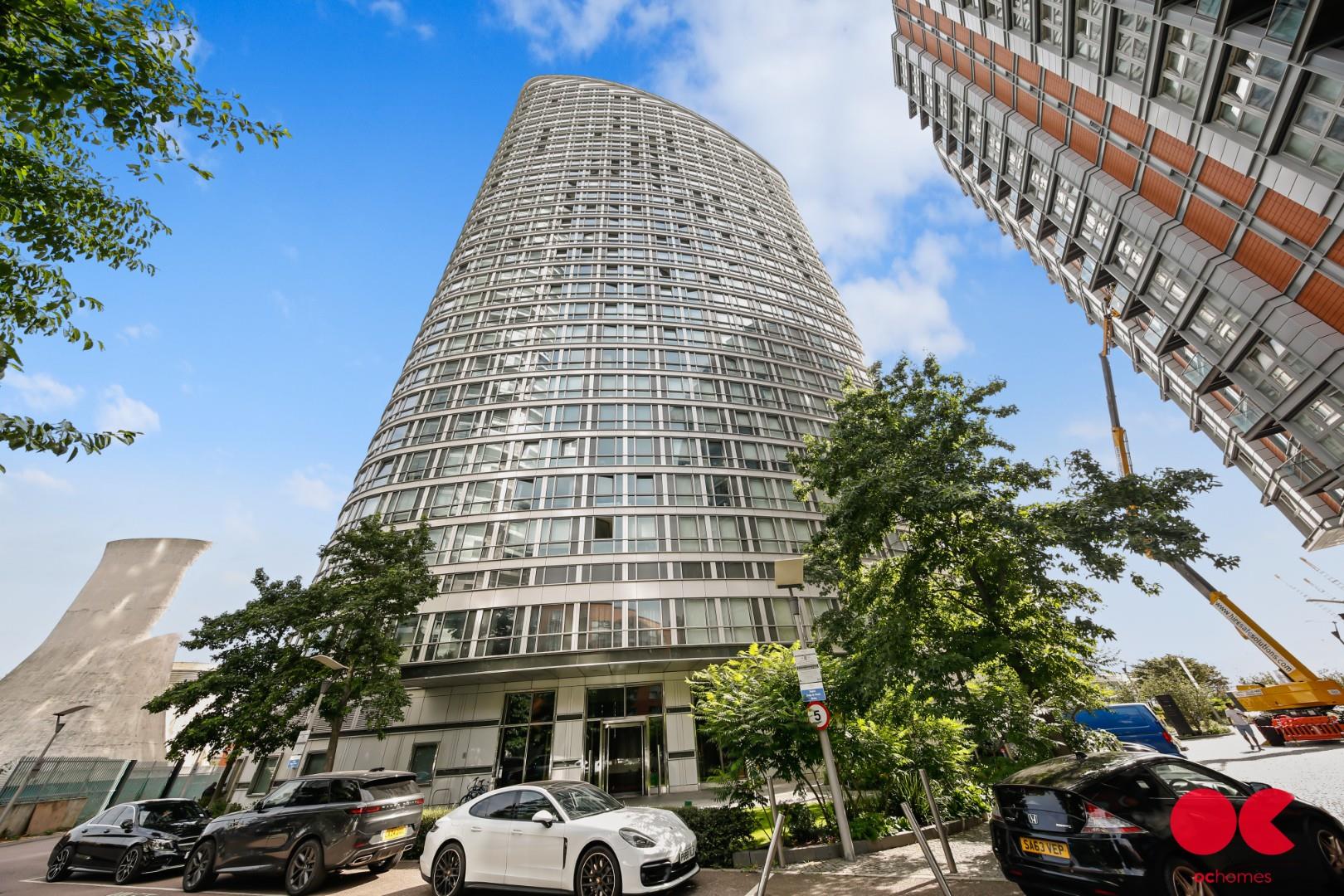 Studio flat to rent in Fairmont Avenue, Canary Wharf, London  - Property Image 5