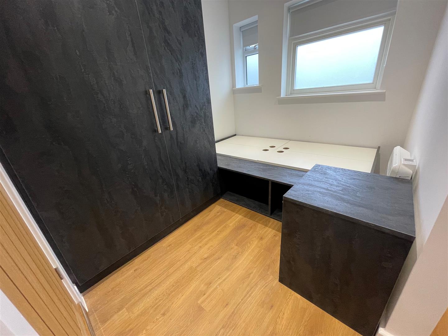 Studio flat to rent in Balgores Lane, Romford  - Property Image 3