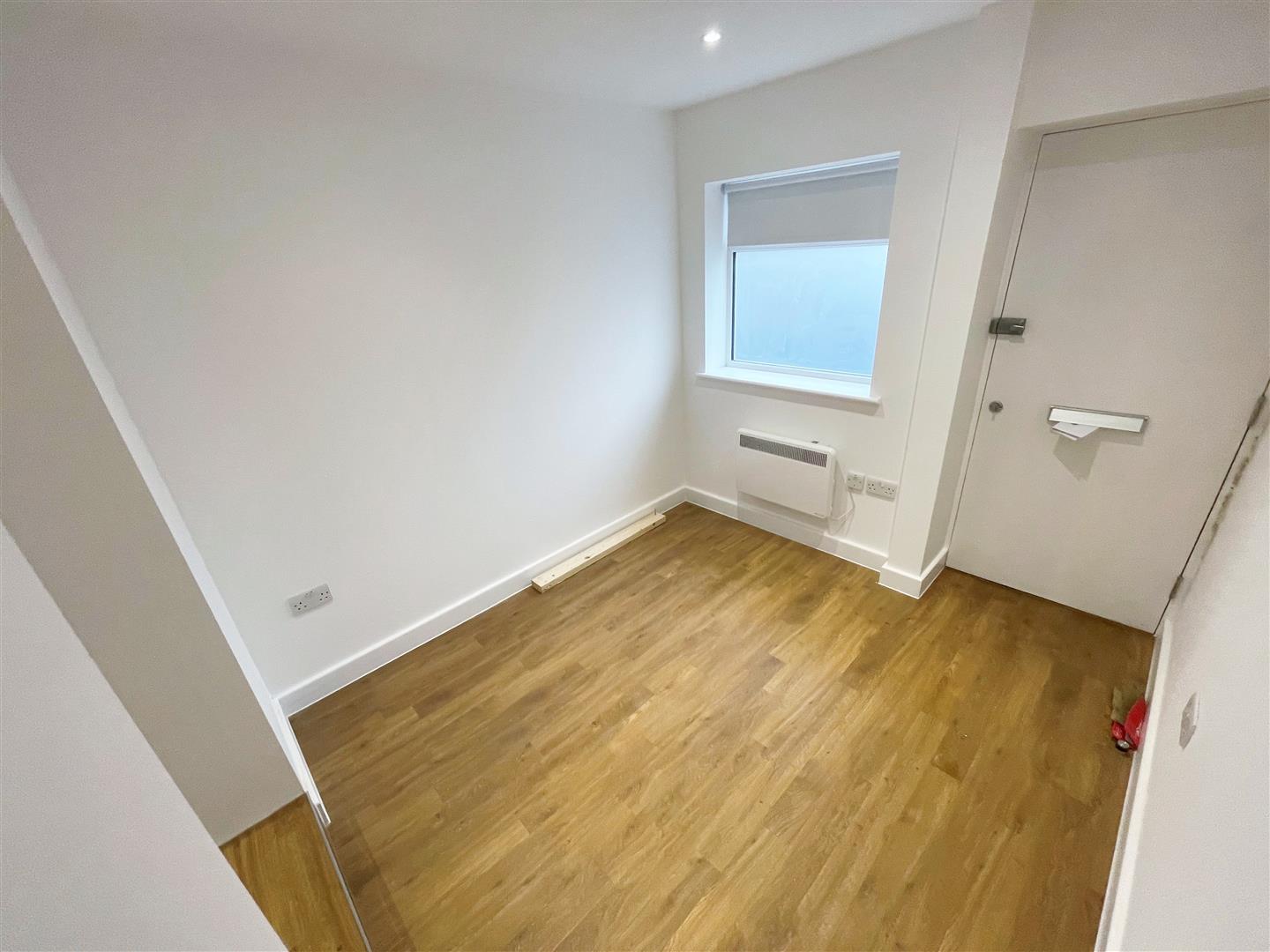 Studio flat to rent in Balgores Lane, Romford  - Property Image 5