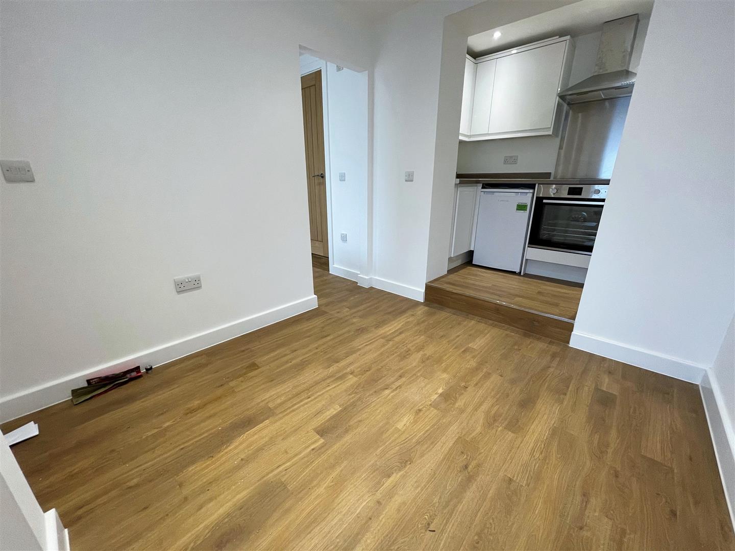 Studio flat to rent in Balgores Lane, Romford  - Property Image 2
