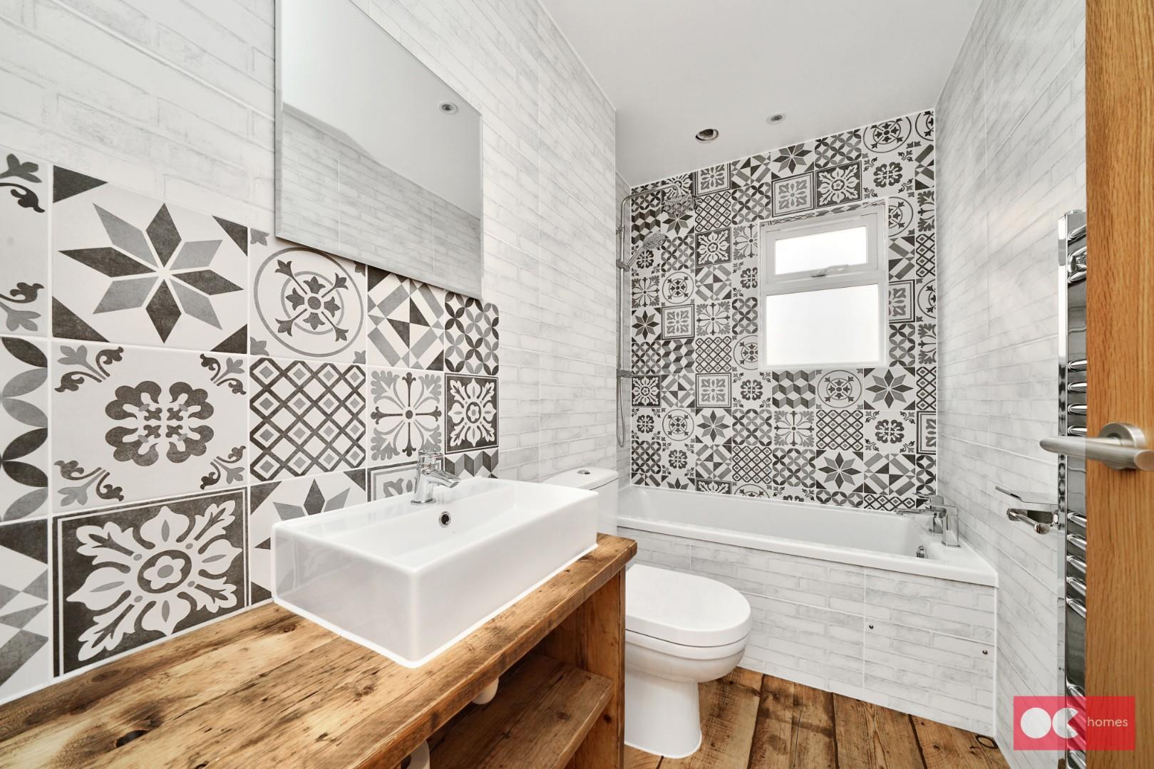 2 bed maisonette to rent in Seymour Road, London