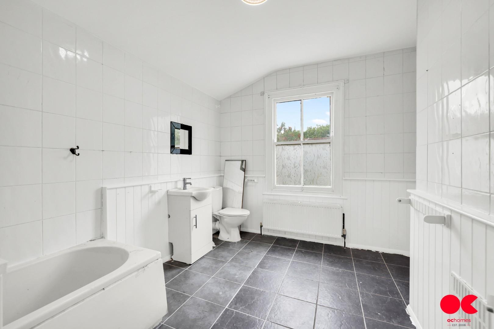 4 bed terraced house to rent in Cobbold Road, London  - Property Image 4