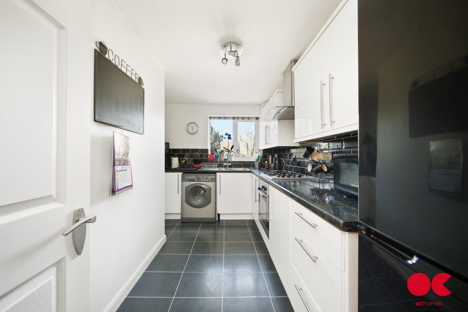 1 bed flat for sale in London Road, Romford  - Property Image 4