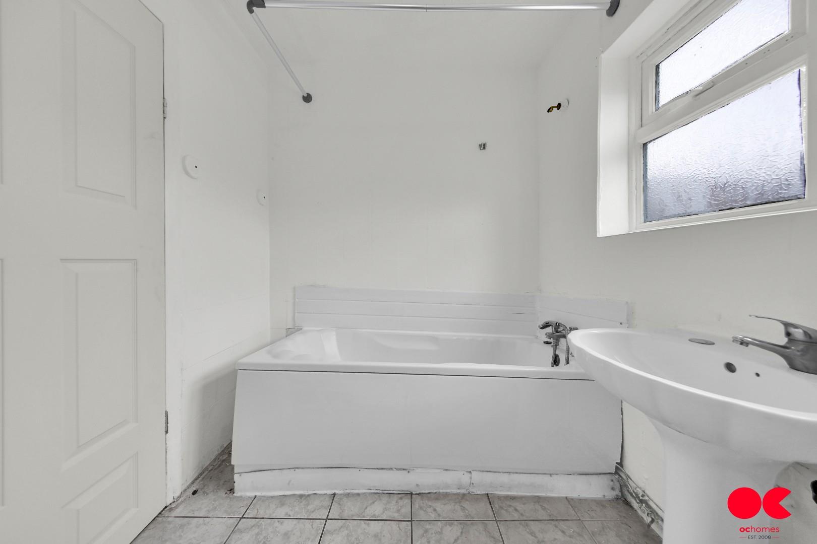 2 bed house to rent in Gloucester Road, London  - Property Image 5