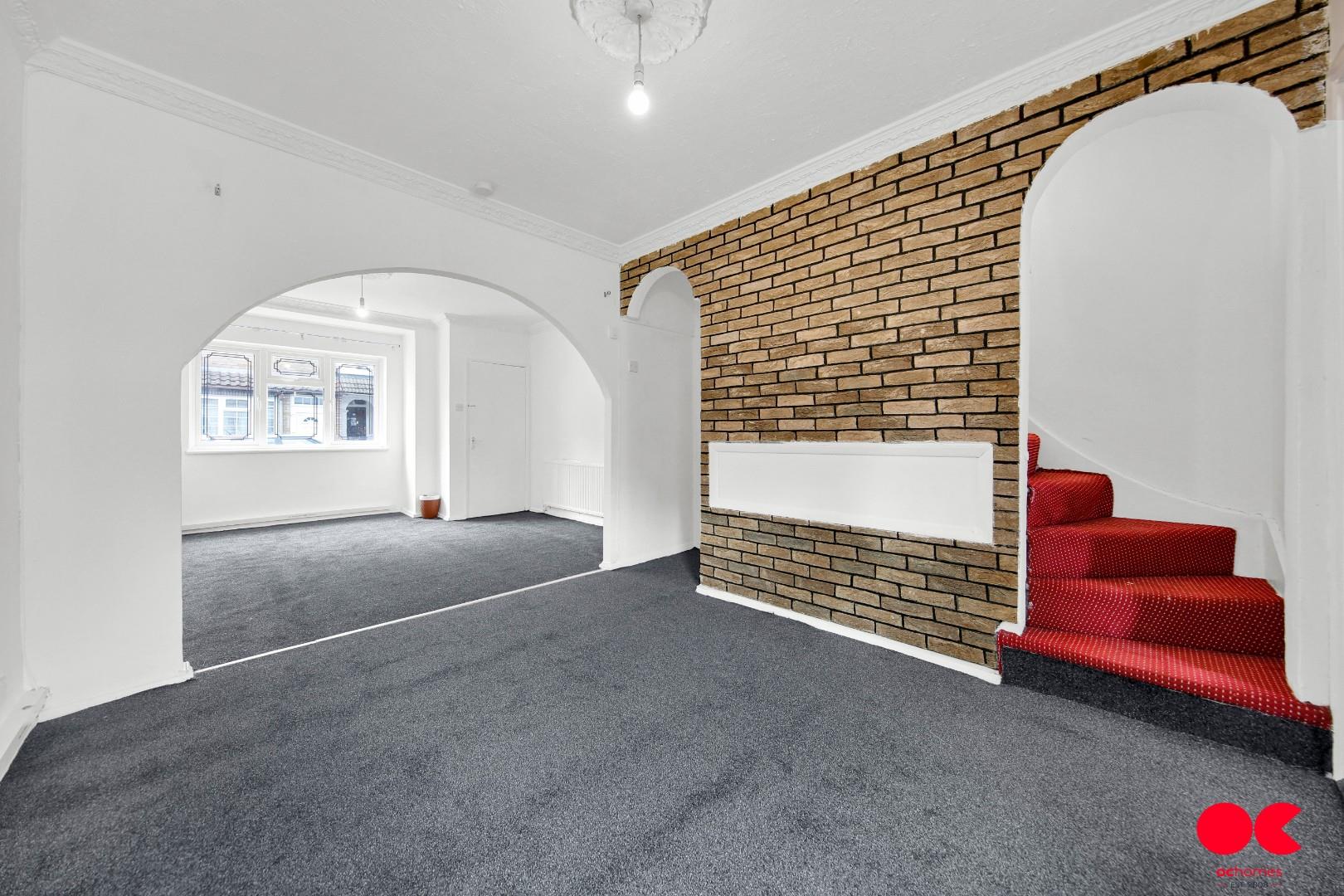 2 bed house to rent in Gloucester Road, London
