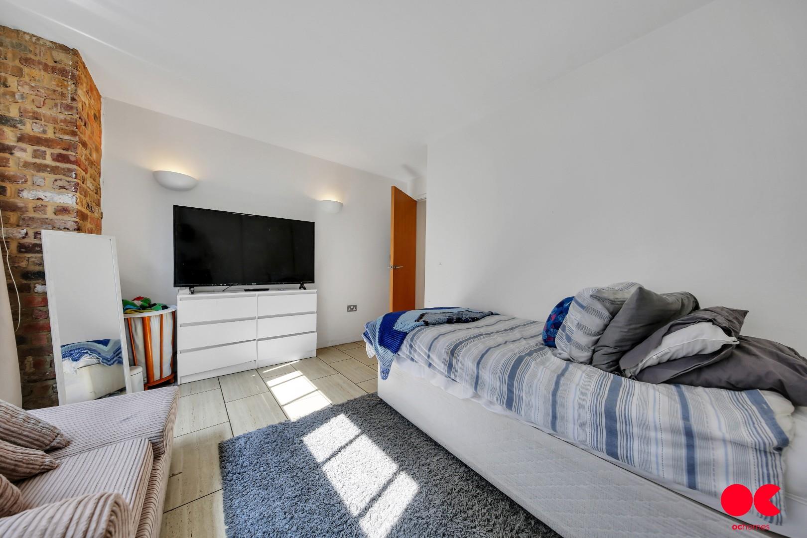 2 bed flat for sale in Kidman Close, Gidea Park  - Property Image 20
