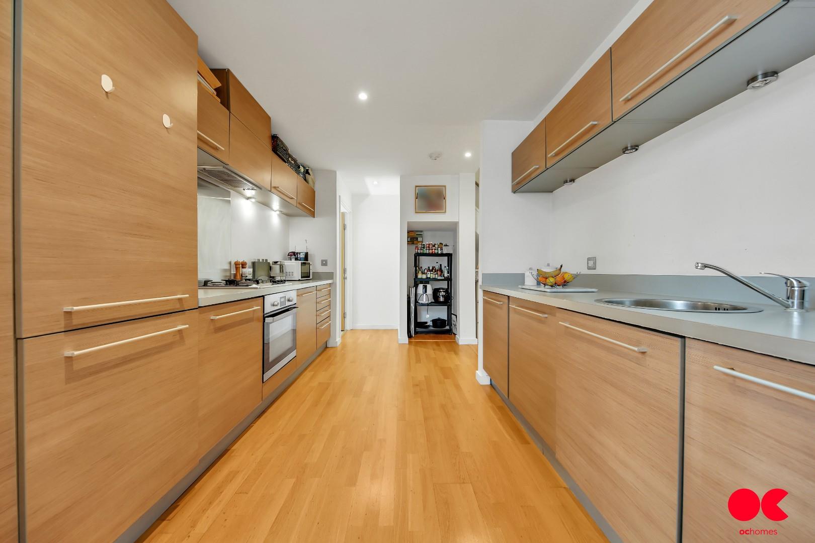2 bed flat for sale in Kidman Close, Gidea Park  - Property Image 5