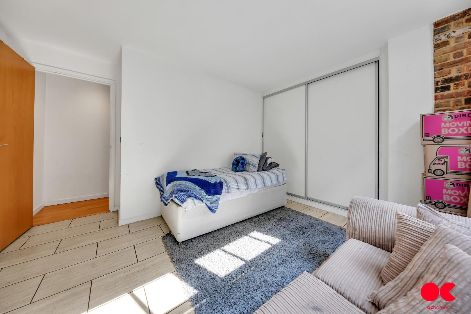 2 bed flat for sale in Kidman Close, Gidea Park  - Property Image 21