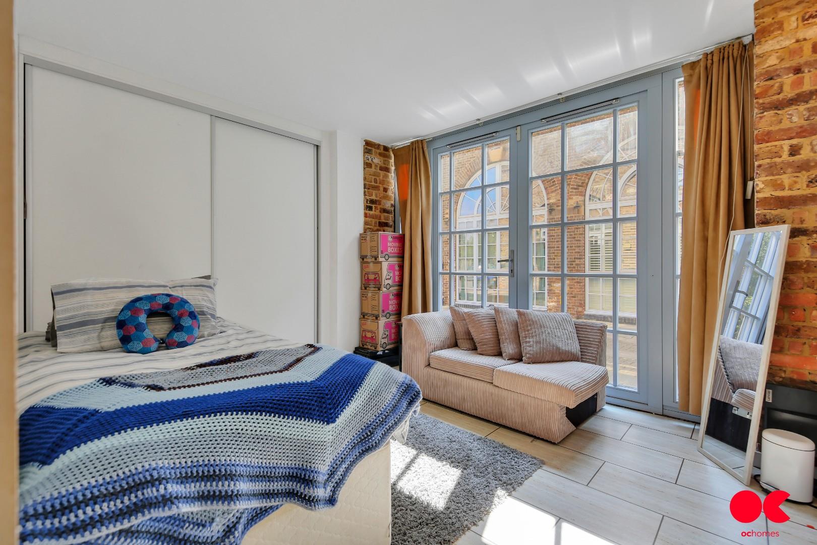 2 bed flat for sale in Kidman Close, Gidea Park  - Property Image 4