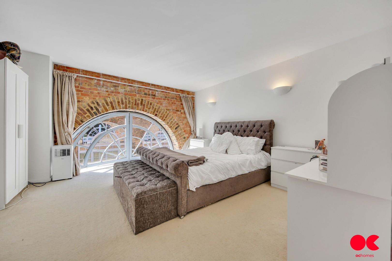 2 bed flat for sale in Kidman Close, Gidea Park  - Property Image 3