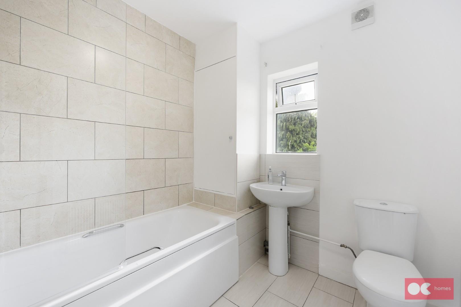 3 bed terraced house for sale in Ruckholt Close, Leyton  - Property Image 4