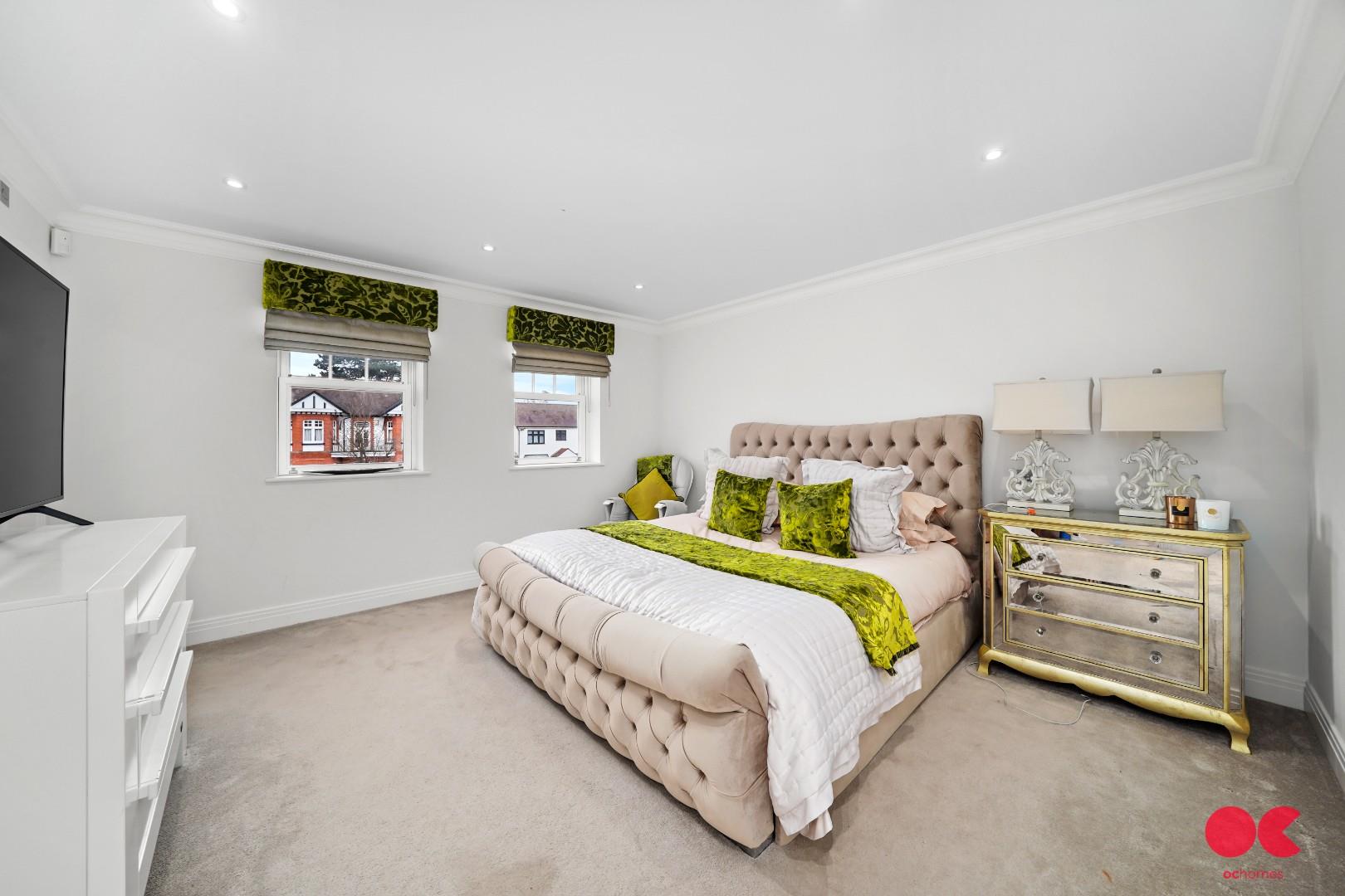 6 bed detached house for sale in Parkstone Avenue, Emerson Park, Hornchurch  - Property Image 10