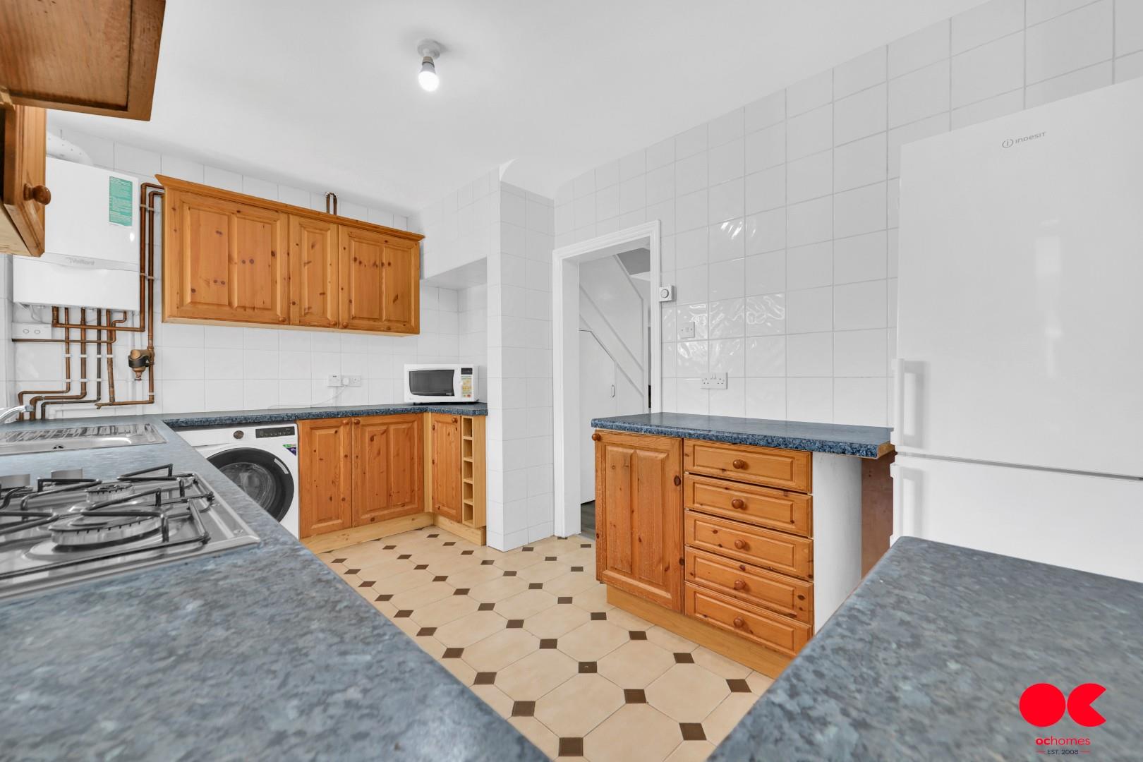 3 bed terraced house to rent in Barley Lane, Ilford  - Property Image 9