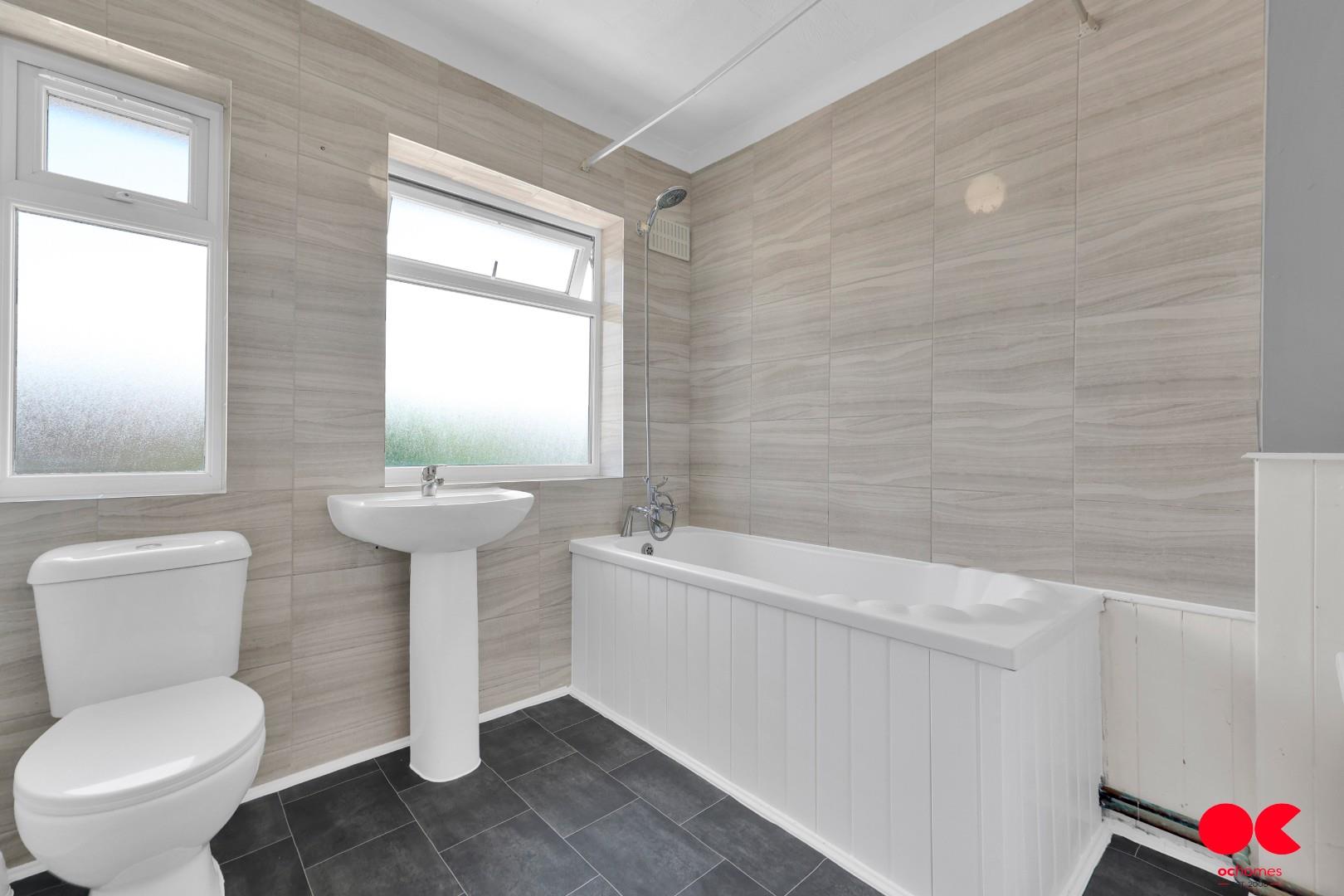 3 bed terraced house to rent in Barley Lane, Ilford  - Property Image 4