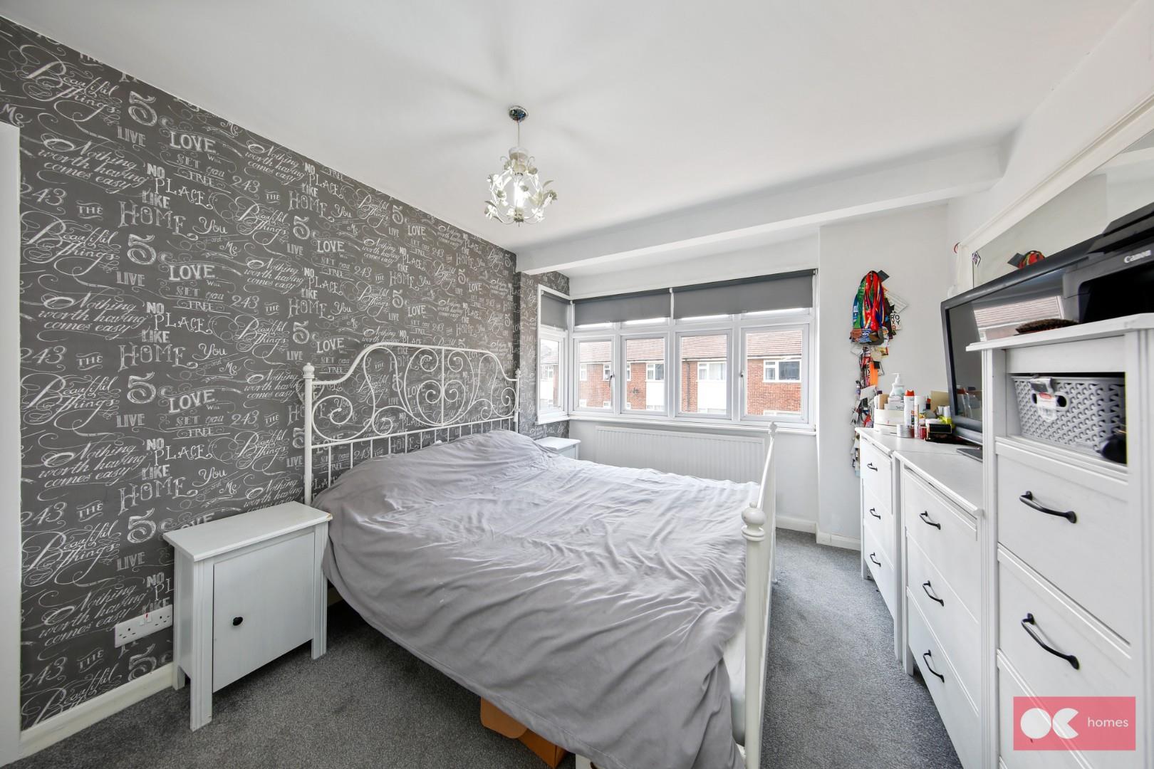 3 bed terraced house for sale in Woodside Close, Rainham  - Property Image 5