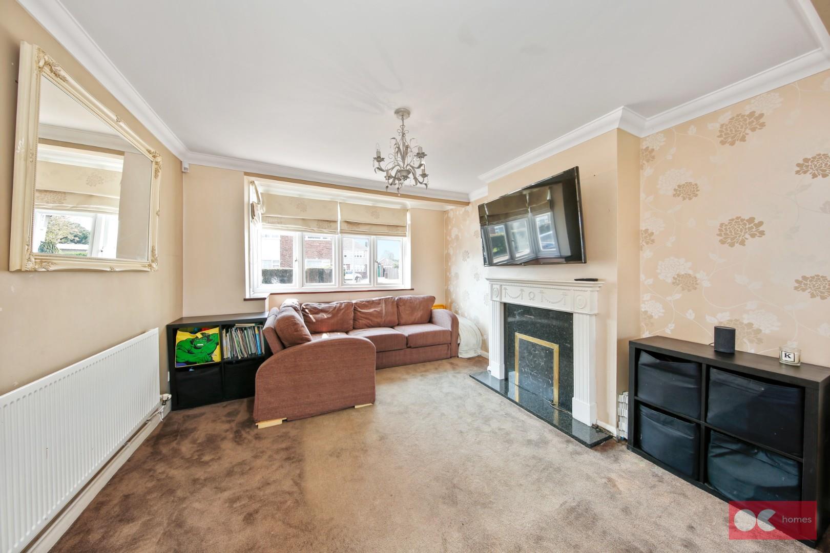 3 bed terraced house for sale in Woodside Close, Rainham  - Property Image 2