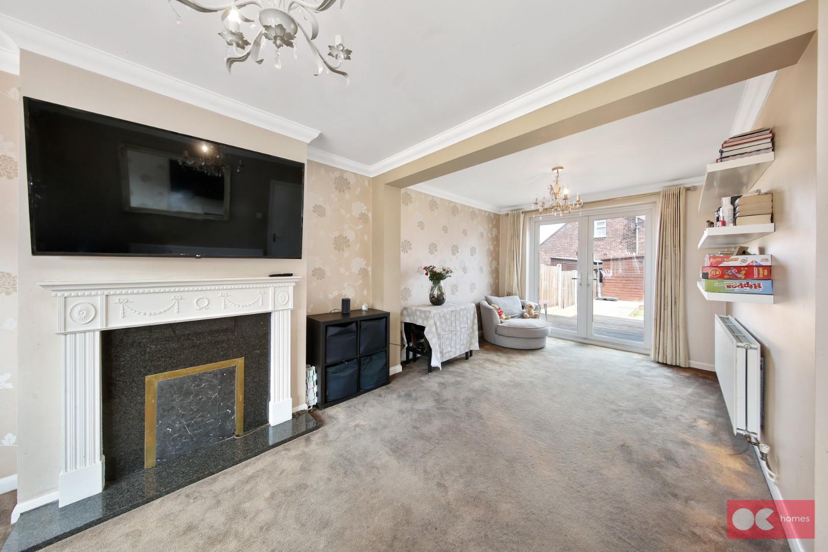 3 bed terraced house for sale in Woodside Close, Rainham - Property Image 1