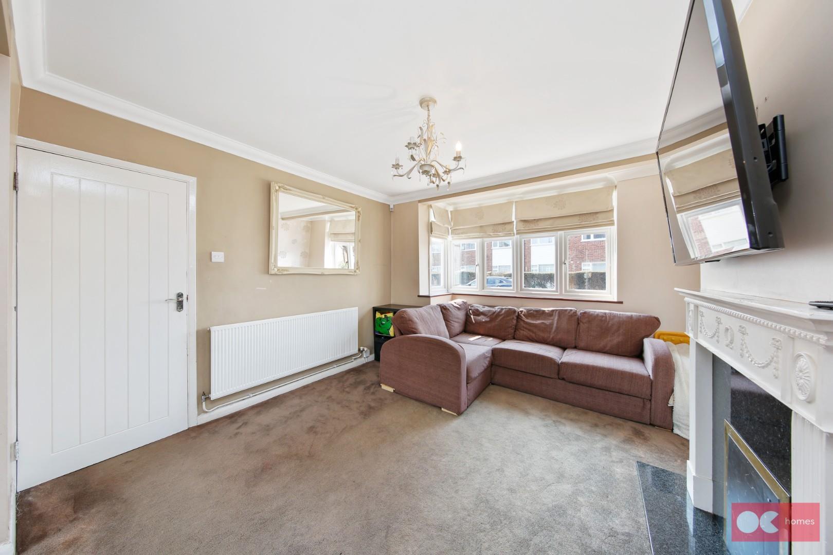 3 bed terraced house for sale in Woodside Close, Rainham  - Property Image 15