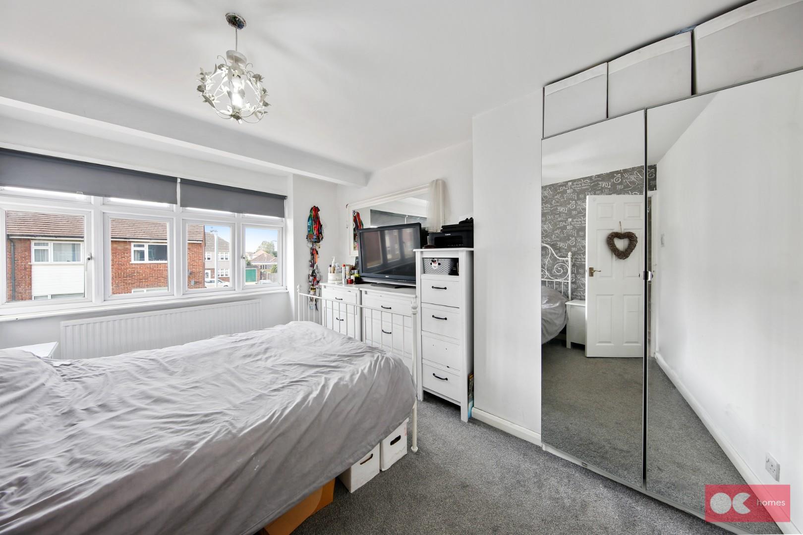 3 bed terraced house for sale in Woodside Close, Rainham  - Property Image 11