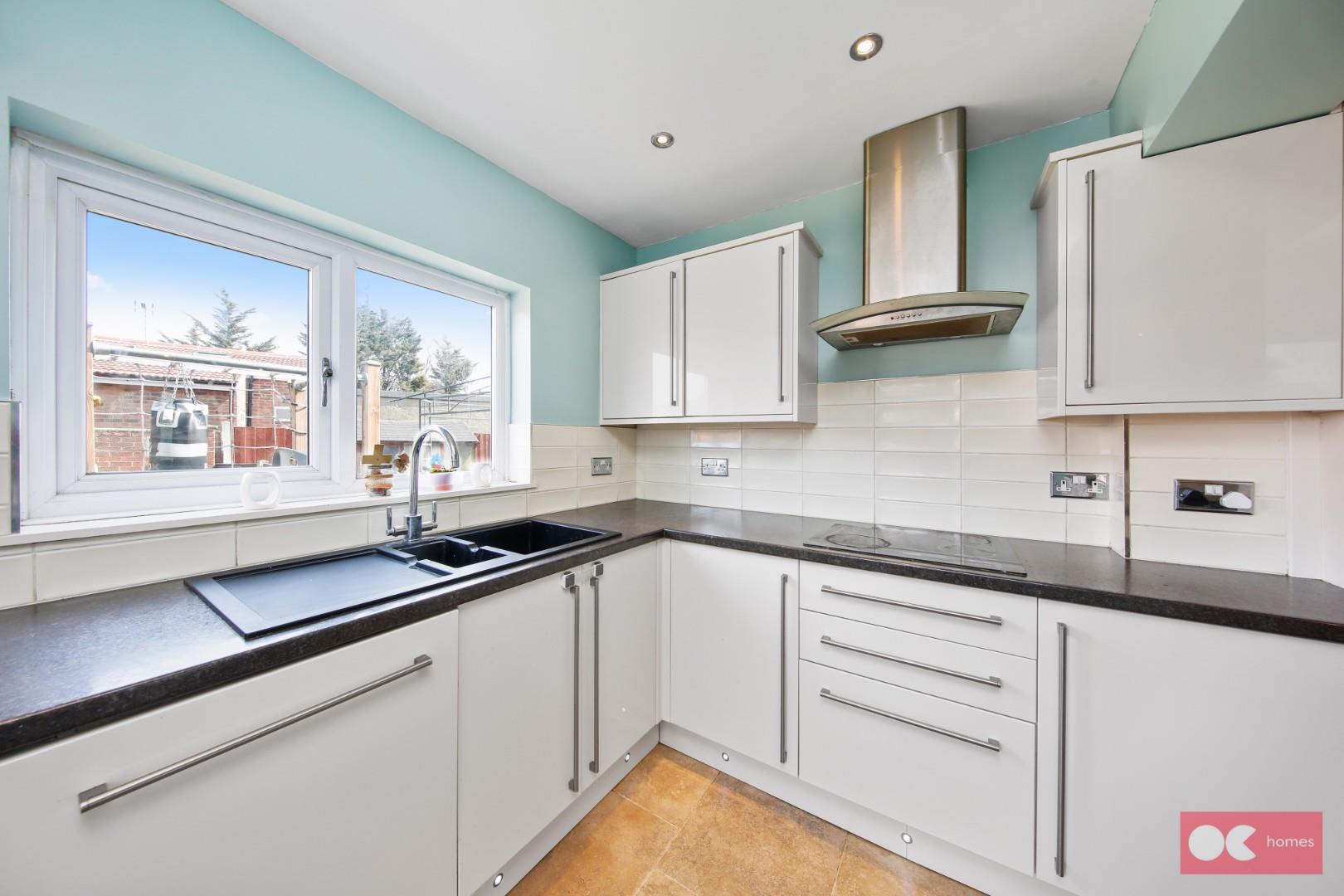 3 bed terraced house for sale in Woodside Close, Rainham  - Property Image 19