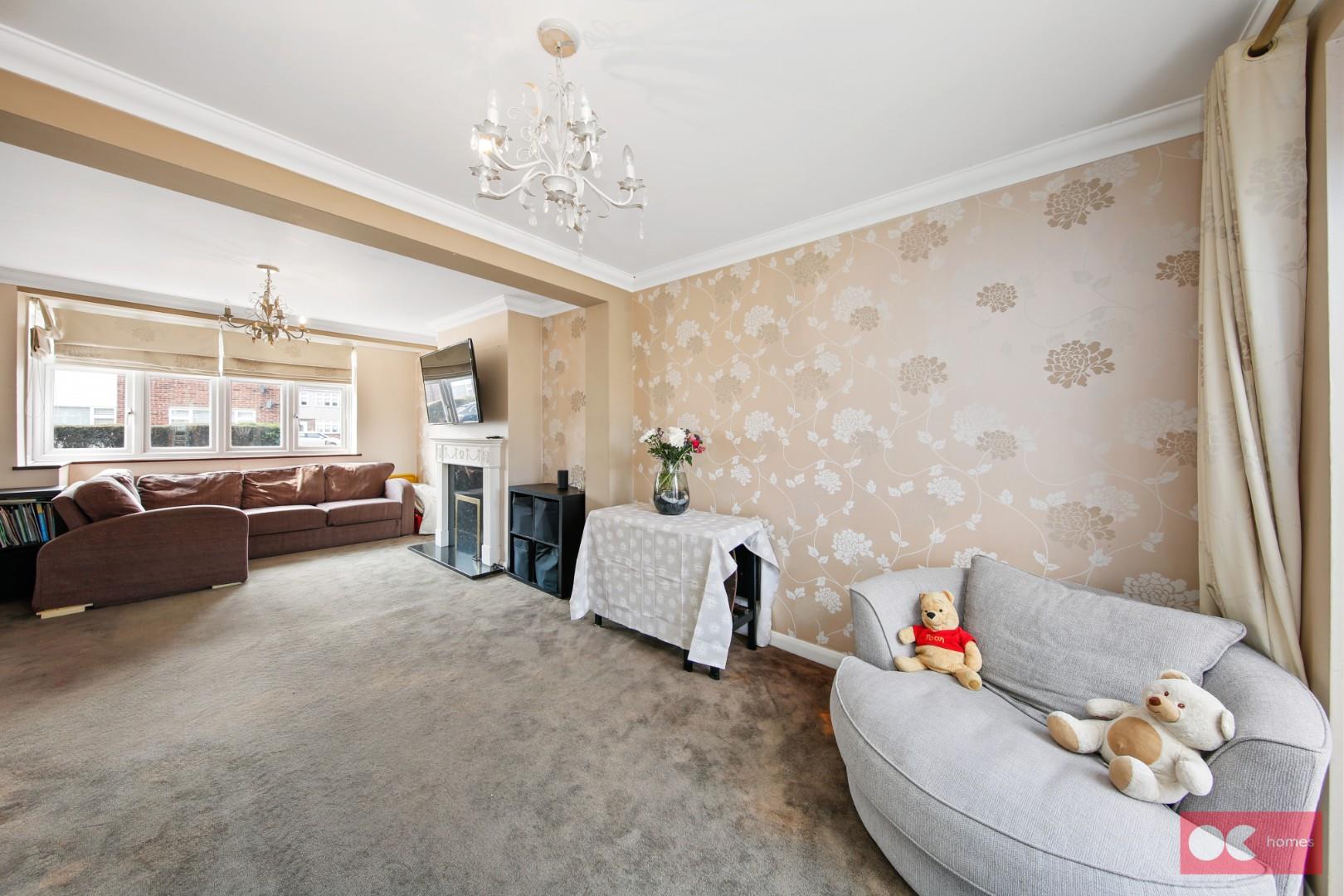 3 bed terraced house for sale in Woodside Close, Rainham  - Property Image 18