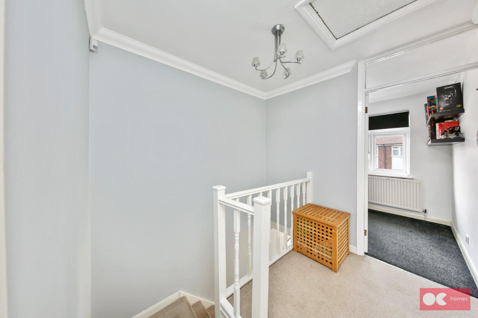 3 bed terraced house for sale in Woodside Close, Rainham  - Property Image 10