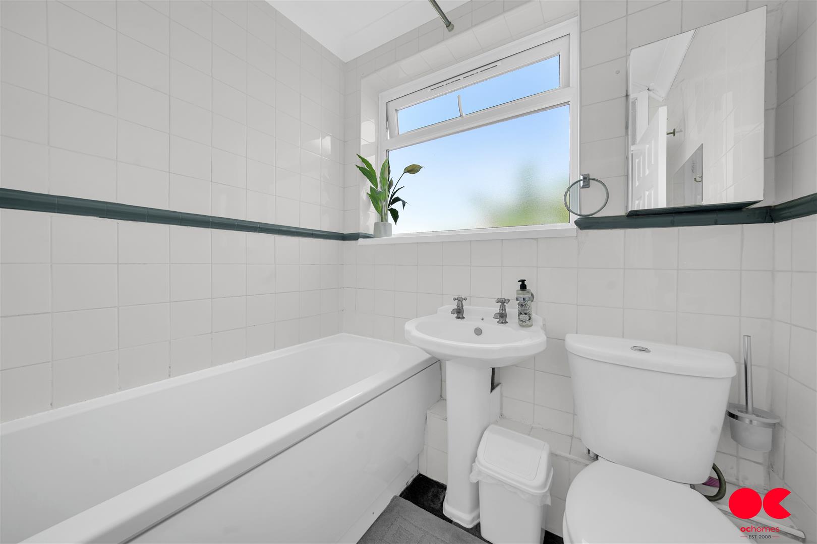 2 bed flat to rent in Ferguson Court, Romford  - Property Image 4